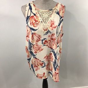 White lace floral top. Size XL. Red tulips blue